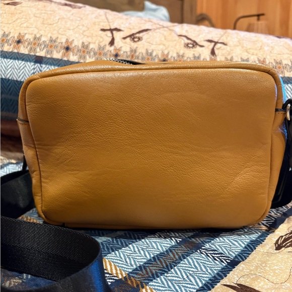 Tahari Tan and White Camera Bag - Picture 3 of 13